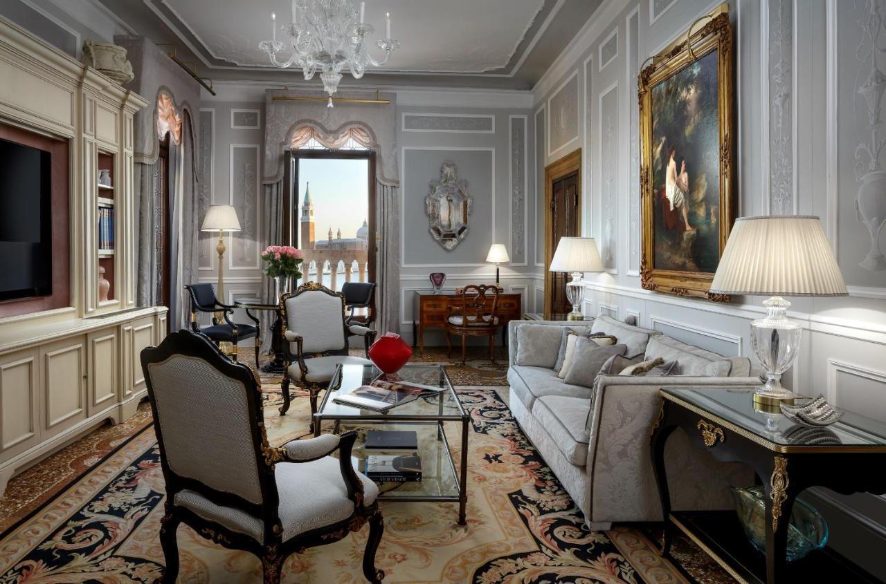 Hotel Danieli Venezia Esterno foto The White House's Vice Presidential Suite, as it appeared during the administration of George H. W. Bush.