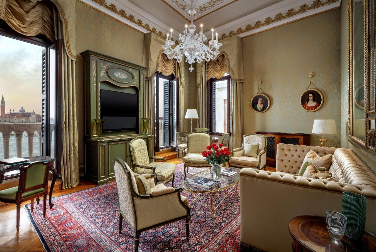 Hotel Danieli Venezia Esterno foto A suite at the Mandarin Oriental, Rome