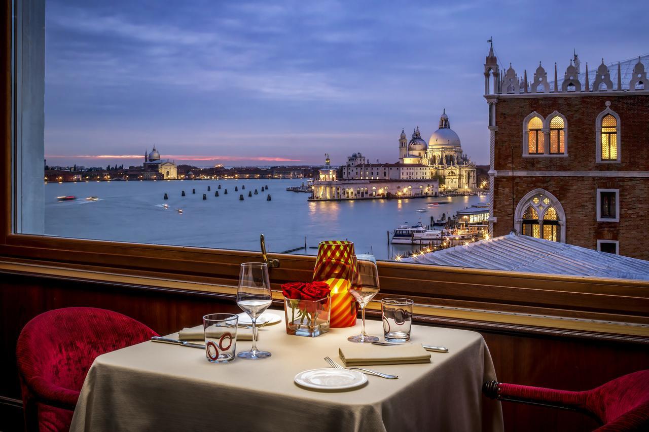 Hotel Danieli Venezia Esterno foto The view from the restaurant