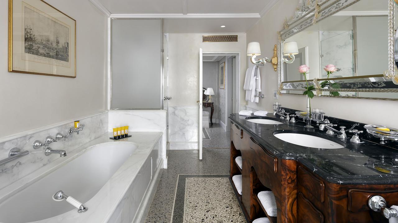 Hotel Danieli Venezia Esterno foto Bathroom