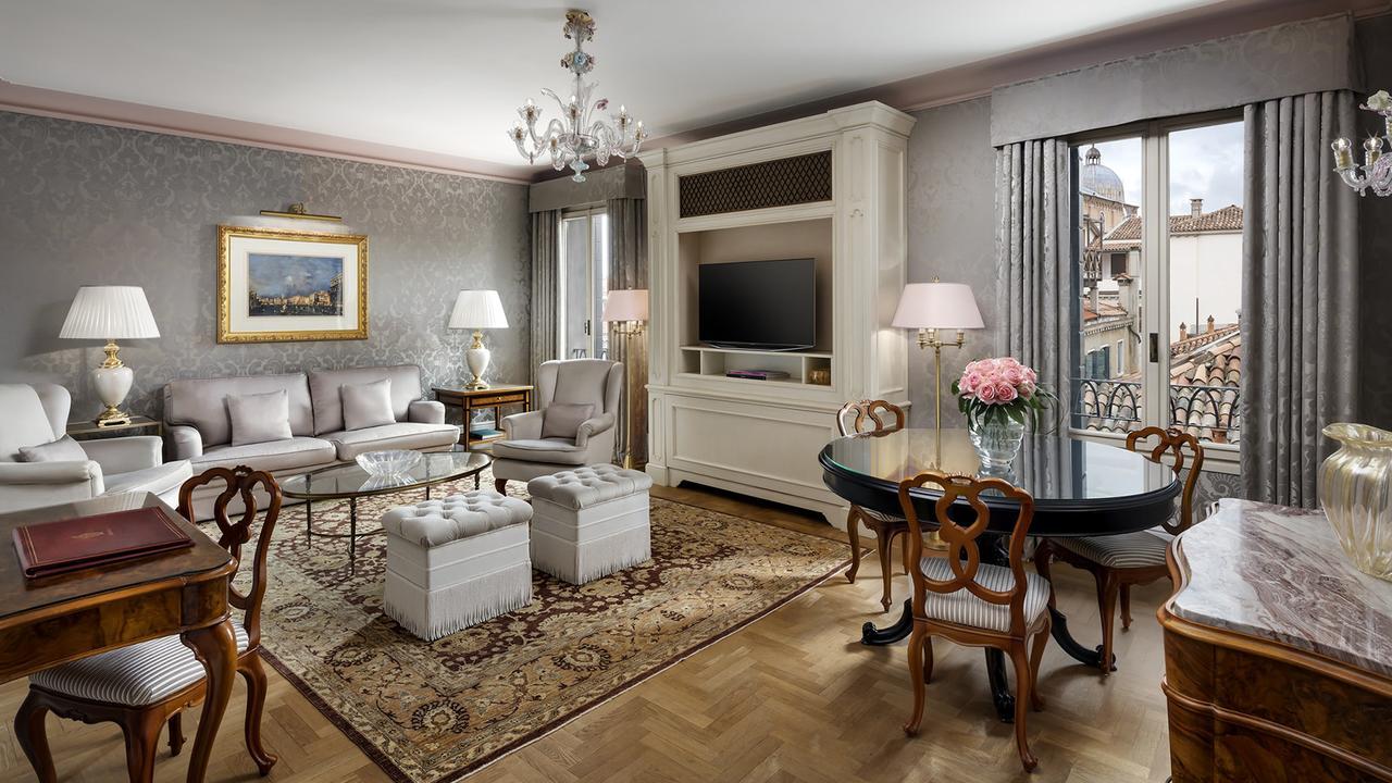 Hotel Danieli Venezia Esterno foto A suite at the Mandarin Oriental, Paris