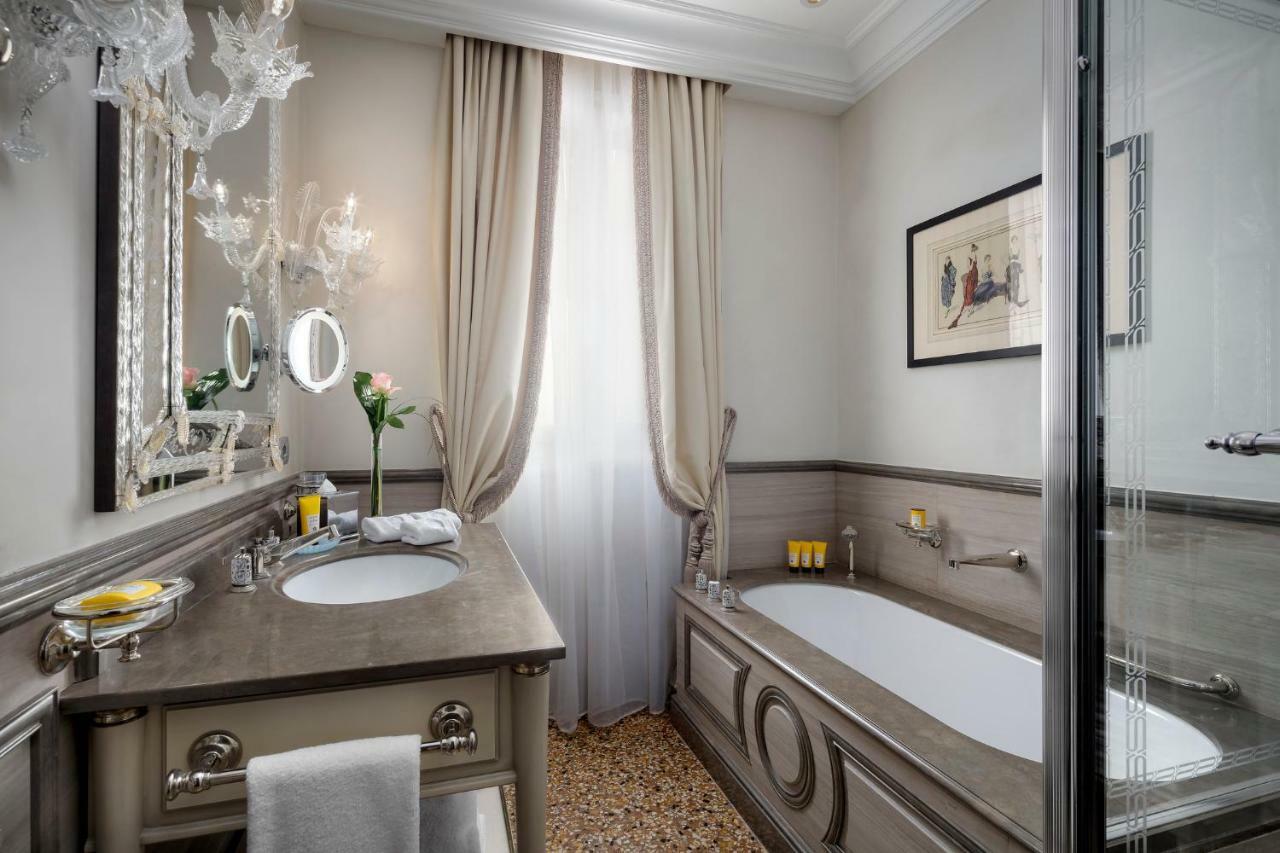 Hotel Danieli Venezia Esterno foto Bathroom